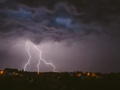 thunderstorm with lightning